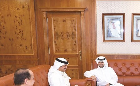 د. صقر الملا والشيخ فهد الناصر والشيخ مبارك فيصل النواف