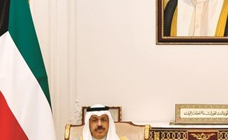 سمو ولي العهد الشيخ مشعل الأحمد خلال استقباله سمو الشيخ أحمد نواف الأحمد الصباح