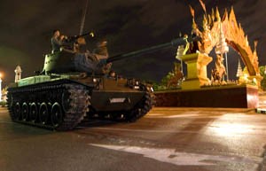 بانكوك تحت سيطرة العسكر وقائدا الجيش والشرطة يعلنان عن القيام بإصلاحات سياسية 