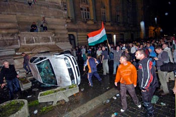 المعارضة المجرية تجتاح التلفزيون بأعنف تمرد منذ سقوط الشيوعية احتجاجاً على «كذب الحكومة» 