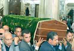 مصر ودعت نجيب محفوظ.. عسكرياً