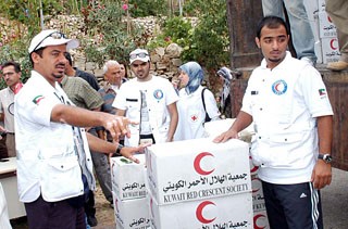 «الهلال الأحمر الكويتي» يوزع 10 آلاف حقيبة مدرسية على القرى المتضررة في لبنان
