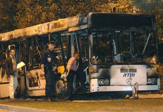 مجهولون أشعلوا النار بحافلة في مرسيليا