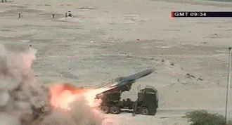 إيران تستعرض قدراتها وتطلق صواريخ جديدة تصيب أهدافاً في بحر عمان ومضيق هرمز 