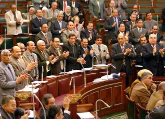أحمد فتحي سرور يحصل على 319 صوتاً ويفوز برئاسة مجلس الشعب المصري