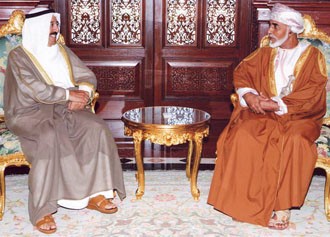 الأمير وقابوس بحثا القمة الخليجية 