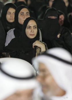 الانتخابات النيابية البحرينية: مشاركة كثيفة للمعارضة والمرأة على كرسي البرلمان لأول مرة