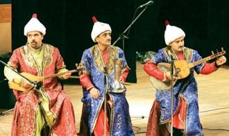 فرقة أذربيجان جاءت بالربيع وأبدعت في «القرين»