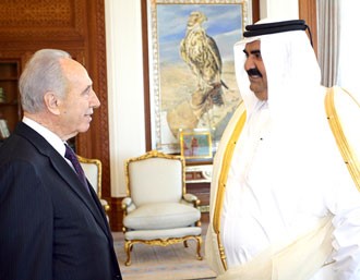 بيريز التقى أمير قطر وحاضر في جامعة بالدوحة 