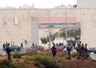 التأكيدات على رفض الفتنة تعجّل بعودة موسى 8 الجاري والجيش يحذر الجميع ويضاعف إجراءاته حول الجامعات 