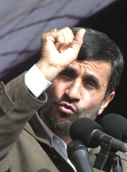 نجاد: التخلي عن البرنامج النووي الإيراني سيكون ذلاً ومستعدون للتفاوض لكن دون وقف التخصيب