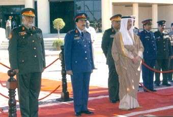 جابر المبارك قلّد قيادات في الجيش رتبهم الجديدة تنفيذاً للمراسم الأميرية