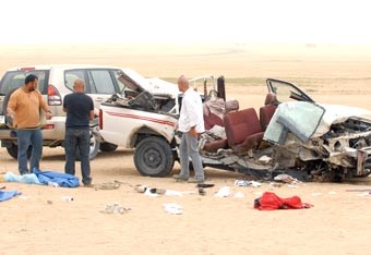 مصرع ثلاثة مصريين وإصابة ثمانية عمال في اصطدام وانيت بحافلتين على طريق السالمي