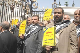 القاهرة: 102 نائب يعتصمون تحت قبة البرلمان طوال فترة مناقشة التعديلات الدستورية