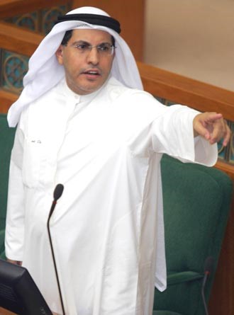 العنزي لـ «الأنباء»: ناصر المحمد يحمل همّ الكويت والكويتيين في قلبه ومشكلته في وزرائه الذين يجيّرون السياسة لمصلحتهم