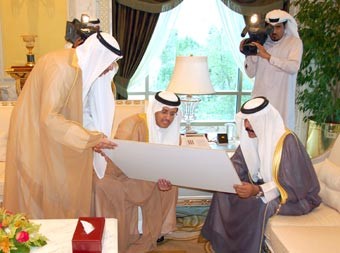 ولي العهد: التعجيل بإقرار القوانين الكفيلة بتطوير الاستثمار والتنمية في البلاد