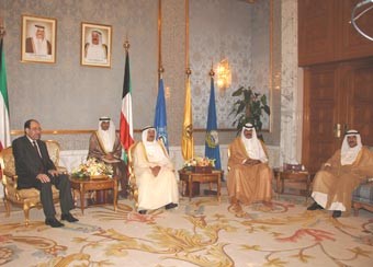 الأمير استقبل رئيس الوزراء العراقي وبحثا سبل تعزيز العلاقات الثنائية
