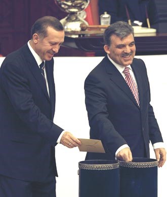 البرلمان التركي يخذل غول وجلسة تصويت ثانية الأربعاء