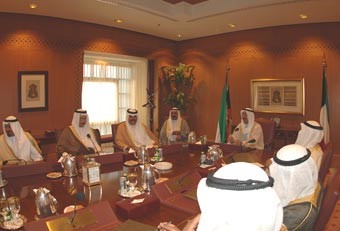 الأمير أكد أهمية نتائج قمة الرياض في دعم مسيرة التضامن العربي