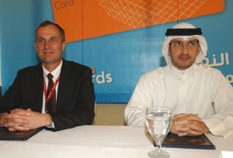 «مركز سلطان» توقع اتفاقية جديدة مع الوطنية للاتصالات للانضمام إلى برنامج  TSC Rewards Card