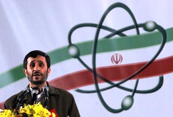 نجاد يعلن بلوغ إيران مرحلة الإنتاج الصناعي للوقود النووي