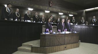 تركيا: المحكمة تلغي  الجولة الأولى للتصويت على الرئاسة وغول يدعو إلى إجراء انتخابات نيابية في «أسرع وقت ممكن»