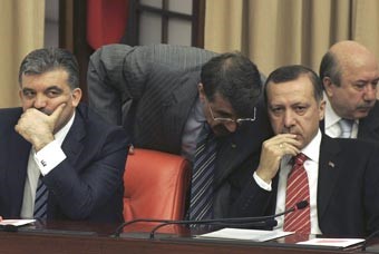 العلمانية هزمت غول فسحب ترشيحه لرئاسة تركيا
