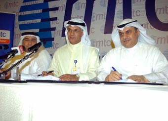 البنك الوطني و«الاتصالات المتنقلة» يطرحان أول بطاقة ائتمانية مشتركة