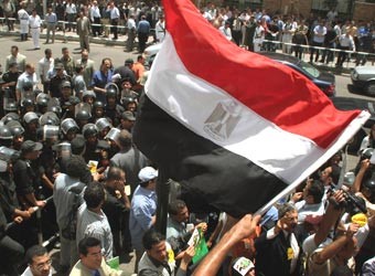 أزمة دستورية في بيت الحكم وحزب للإخوان