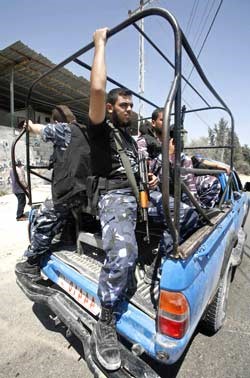 حماس تُحذِّر من نقل مسلسل غزة إلى الضفة وفتح تتهم إيران بتدبير الانقلاب الحمساوي