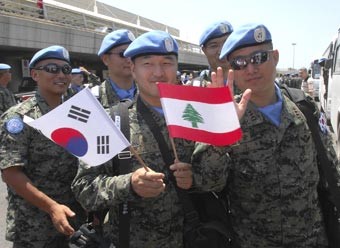 كوسران وضع القاهرة في أجواء «سان كلو» وموسى يعود إلى بيروت بعد أن يغادرها كوشنير