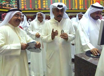 تداولات نشطة تقترب بالسوق من حاجز الـ 12.500 نقطة 