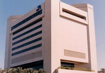«موديز» ترفع التصنيف الائتماني لـ «الوطني» إلى Aa2