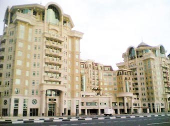 قطاع العقارات الخليجي يشهد انتقال النفوذ من المقاولين إلى العملاء وصعوبة إيجاد مشاريع بحجم شركاته الضخمة