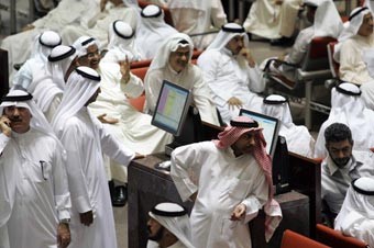 متخصصون ومسؤولون: أسهم الشركات النفطية والخدمات المساندة في منأى عن مضاربات البورصة
