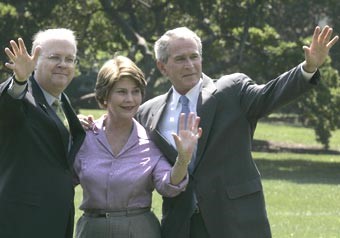 استقالة مهندس حملات بوش الانتخابية عامي 2000 و2004 و«الحرب على الإرهاب» تتصدر حملات مرشحي الرئاسة 