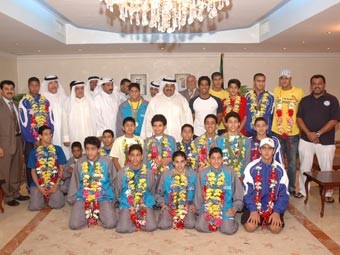 تكريم منتخب السباحة بطل العرب