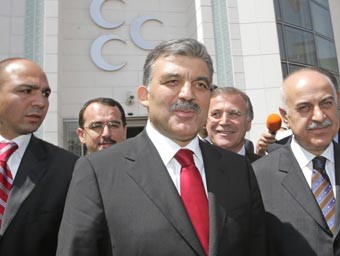 تركيا: غول يسعى لحشد دعم المعارضة لترشيحه الرئاسي والقوميون يؤكدون مشاركتهم بجلسة انتخابه 20 الجاري