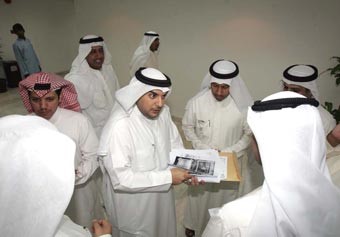 مدرسو التطبيقي احتشدوا أمام مكتب وزيرة التربية مطالبين بتطبيق قرار تسكينهم على الكادر الخاص