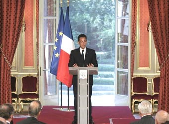 الرئيس الفرنسي يقايض دمشق: حوار فرنسي ـ سوري مقابل حل الأزمة اللبنانية
