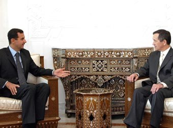 الأسد التقى سيناتوراً أميركياً وأكد ضرورة دعم العملية السياسية في العراق