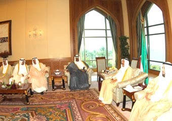 الأمير دعا السلطتين إلى الاستفادة من عِبر الماضي وحسن استثمار الوقت والجهد والإمكانات المتاحة والانتقال إلى مرحلة جديدة من التعاون الحقيقي