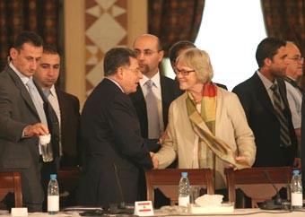 لبنان: عضو في كتلة سكاف يدعو لفك الاعتصام والأكثرية تراه خروجاً على كتلة التيار الحر