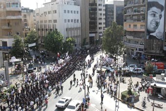 مطران بيروت يجاهر بالخشية من تعاظم الاغتيالات والعماد عون ينادي برئاسة قوية وإلا فـ« 60 سنة على الدولة»