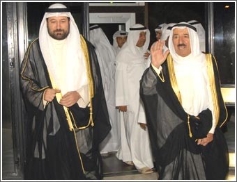 سمو الأمير وكبار الشيوخ حضروا حفل استقبال المهنئين بديوان سالم العلي