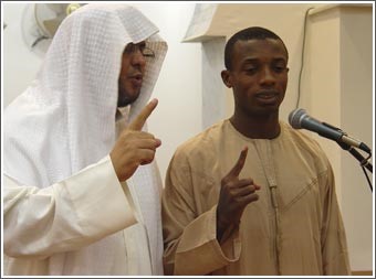 لاعب خيطان الكاميروني يشهر إسلامه