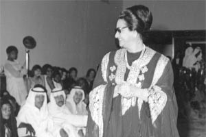كوكب الشرق تبتسم للجمهور الكويتي