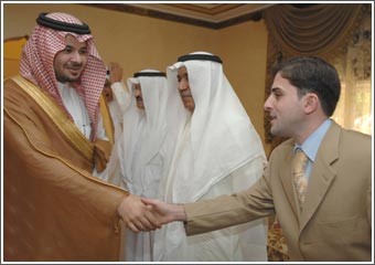 الأمير مقرن بن عبدالعزيز يؤكد أهمية التنسيق الأمني بين دول «التعاون» في ظل التحديات