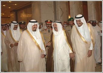 الأمير سلطان بن عبدالعزيز: زيارتنا لتعزيز العلاقات والتشاور وتبادل الرؤى لتجنُّب المخاطر وتحقيق مصالح أمتنا العربية والإسلامية