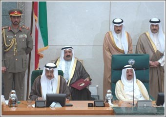 الأمير:حماية الدستور تكون بالالتزام بأحكامه في القول والعمل ولا يجوز لمن أنيط بهم الحفاظ عليه تجاوزه